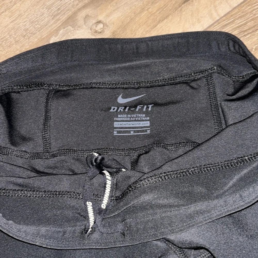 Nike Crop Leggings - Picture 5 of 5